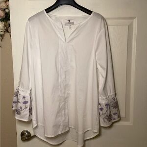 White Cupid Popover Top lavender accent
